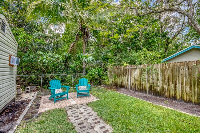 Building Photo - 404 S Caloosahatchee Ave