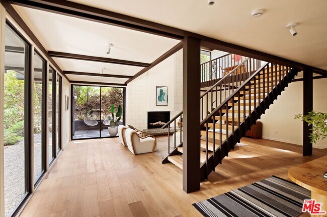 Building Photo - 5649 Valley Oak Dr