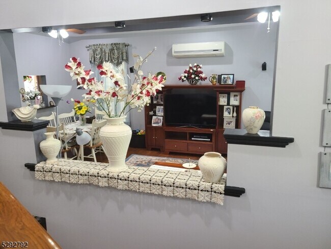 Building Photo - 154 W Washington Ave