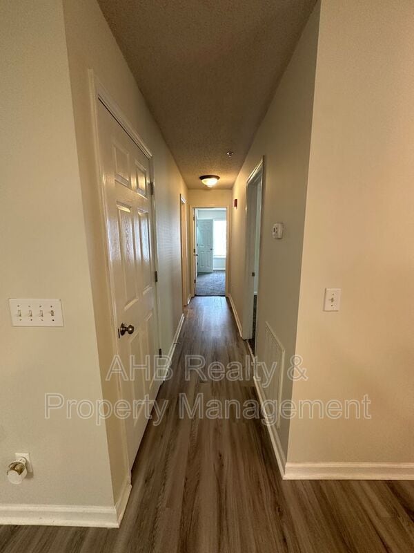 Building Photo - 3475 Forestdale Dr