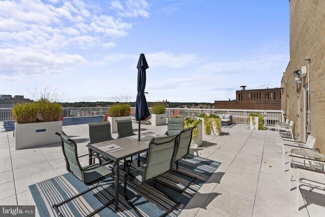 Building Photo - 1260 21st St NW