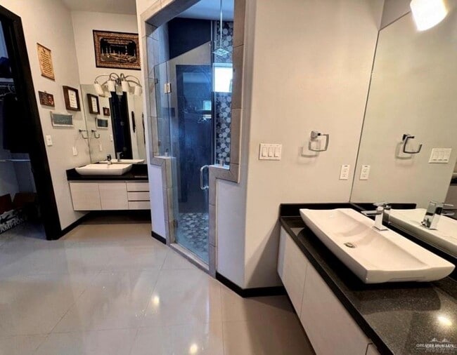 Building Photo - 25 Balboa Ave