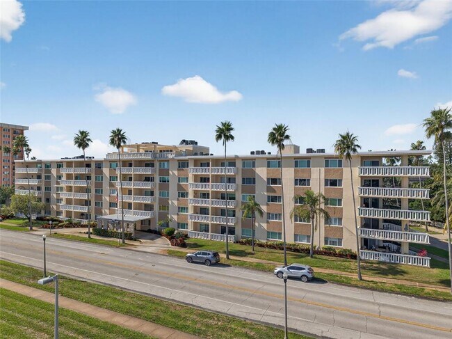 Building Photo - 1200 N Shore Dr NE