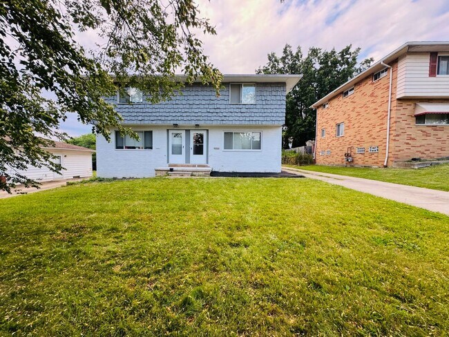 Building Photo - 8215 Crudele Dr