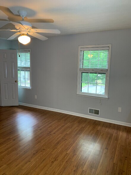 Building Photo - 278 Shaded Oaks Ln SE