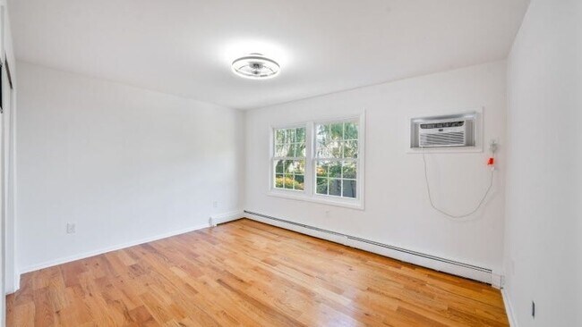 Building Photo - 326 Bond St