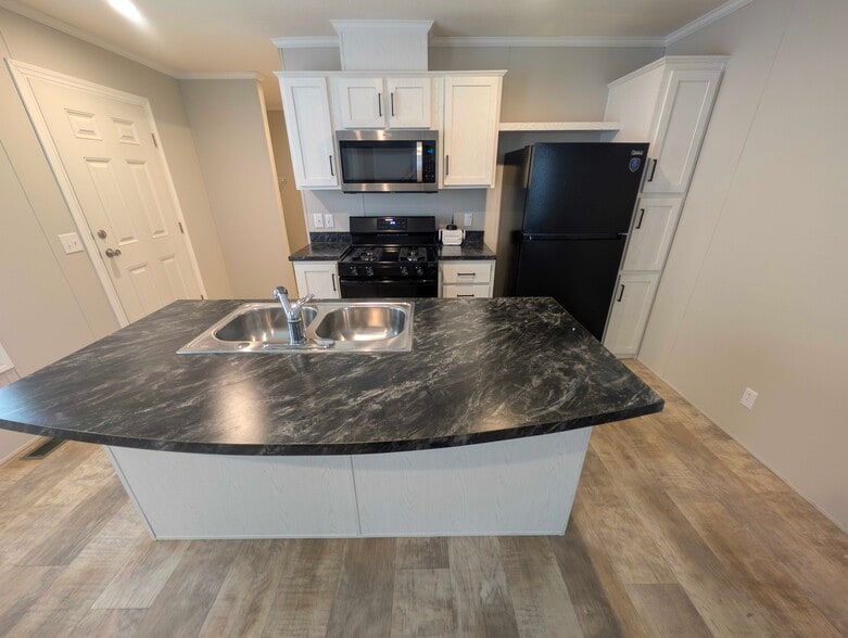Building Photo - 15868 Marentette Dr