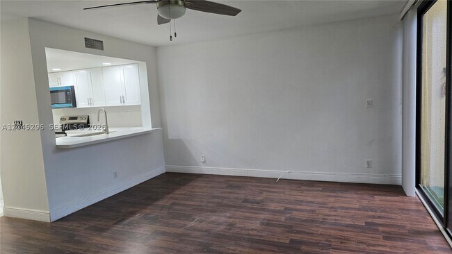 Building Photo - 2810 SW 87th Ave