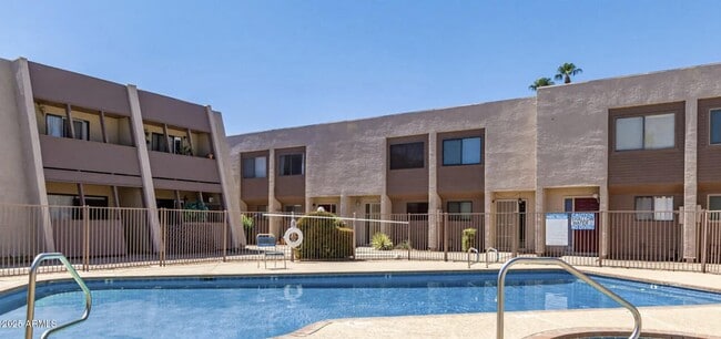Building Photo - 1329 S Mitchell Dr