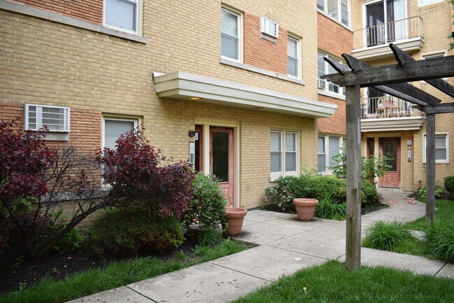 Building Photo - 1951 Euclid Ave