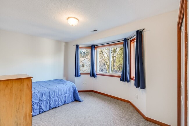 Building Photo - Beautiful 5 bed, 3 bath rental home in North Central, Gresham!