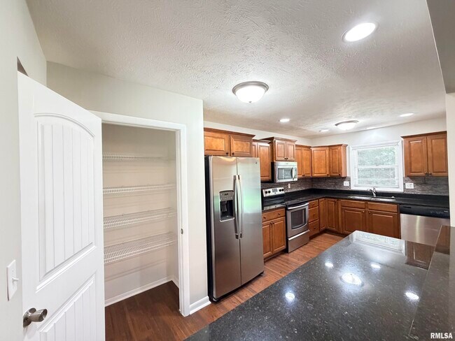 Building Photo - 122 W Morningside Dr