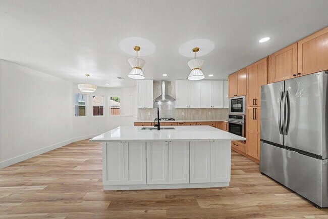 Building Photo - 4001 Bullock Dr