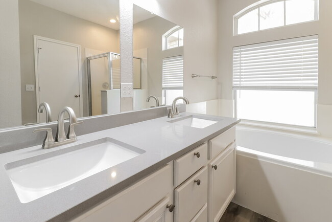 Building Photo - 2608 Hill Street Cove