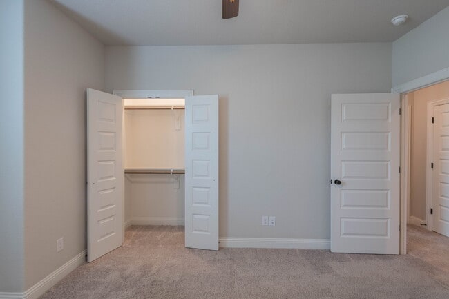 Building Photo - Fenced yard and two car garage!