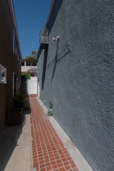 Building Photo - 1834 Rhodes St