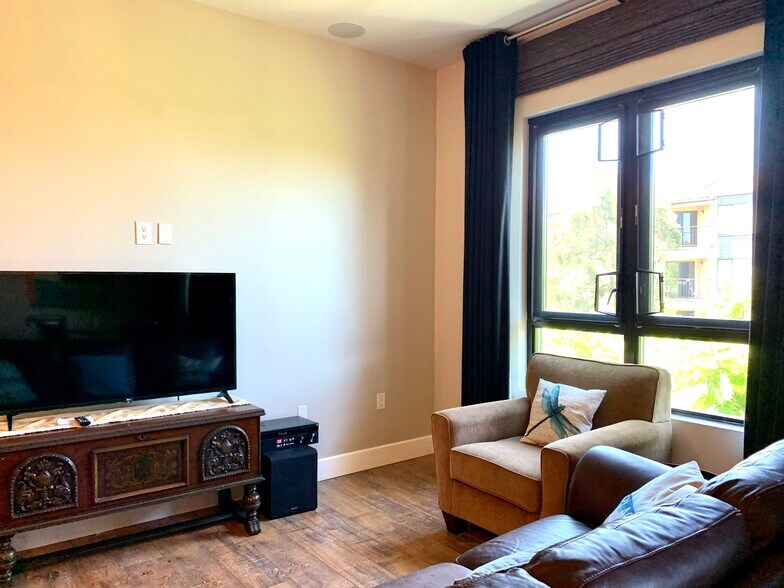 Smart TV in living room - 889 Date St