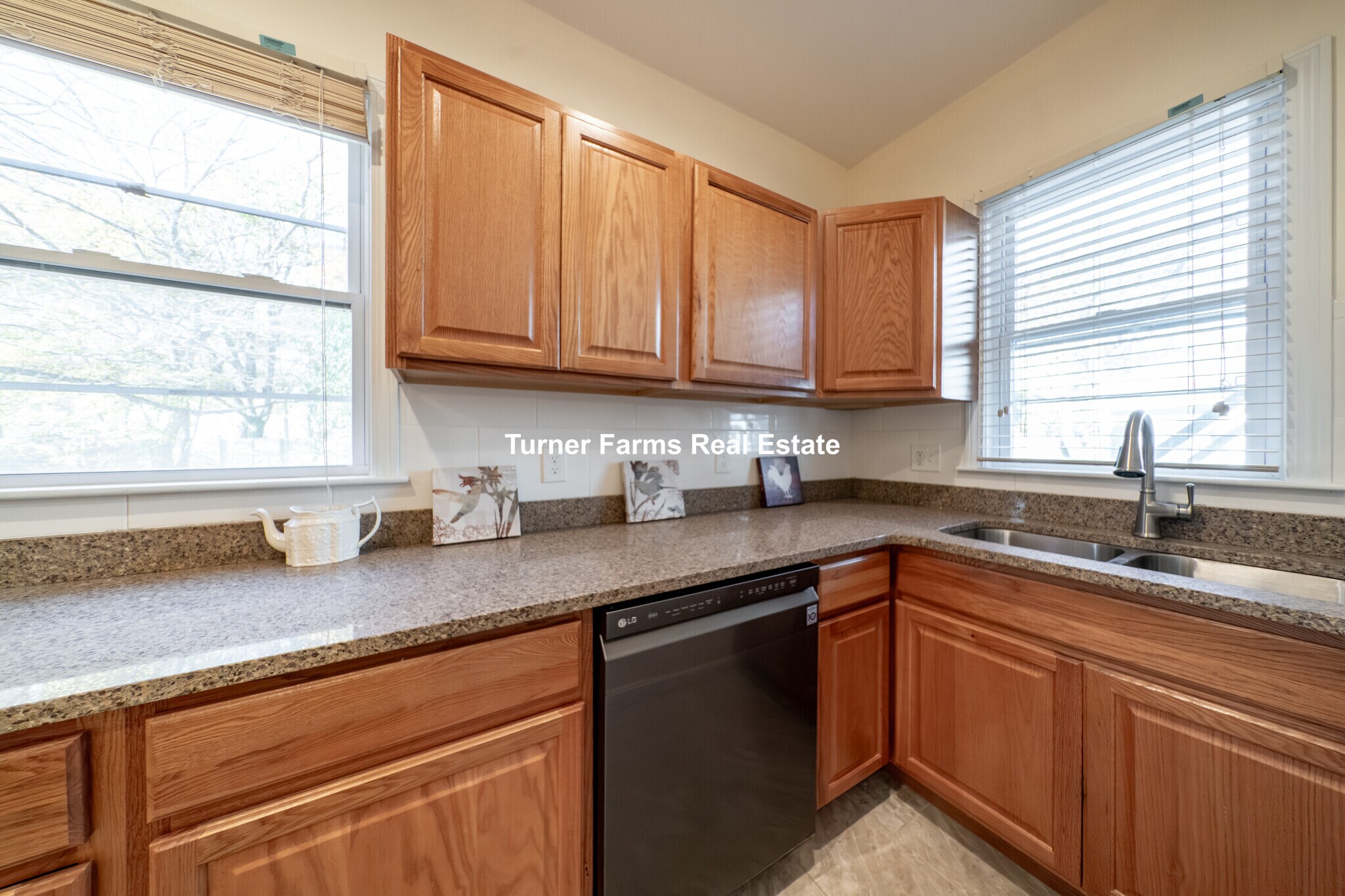 Building Photo - 124 Forest St