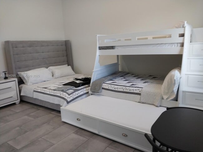 Building Photo - 20925 NW 100th Avenue Rd