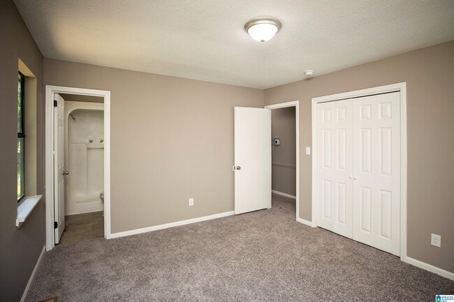 Building Photo - 3142 Sleepy Hollow Dr