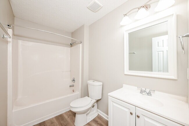 Building Photo - 1870 Hillspring Ln