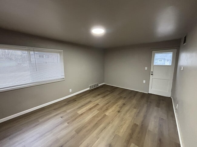Building Photo - 31807 Tuscola Ct