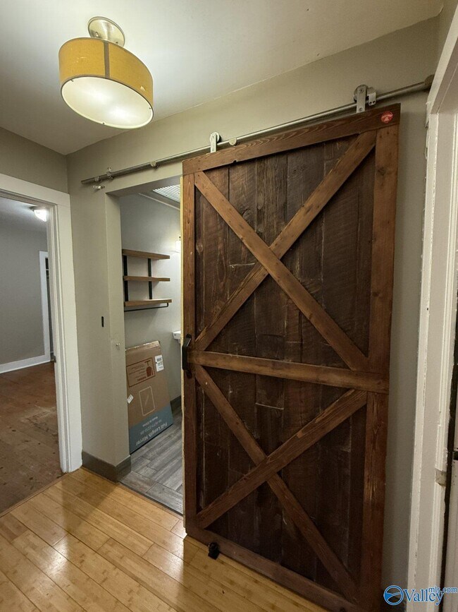 Building Photo - 1507 McCullough Ave NE