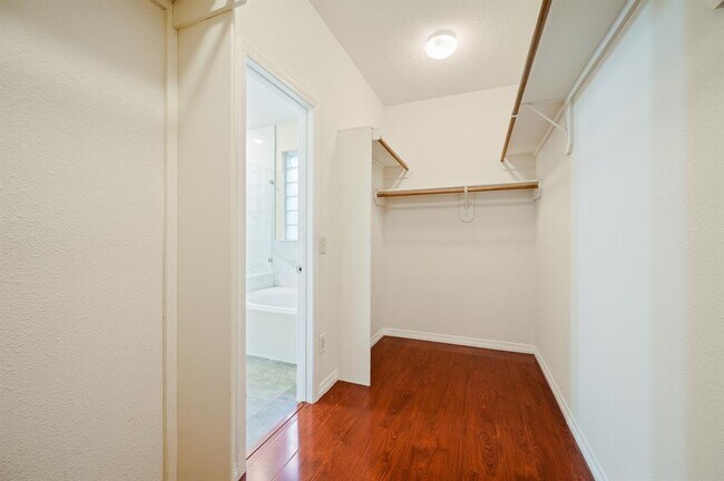 Building Photo - 6503 Faulkner Ridge Dr