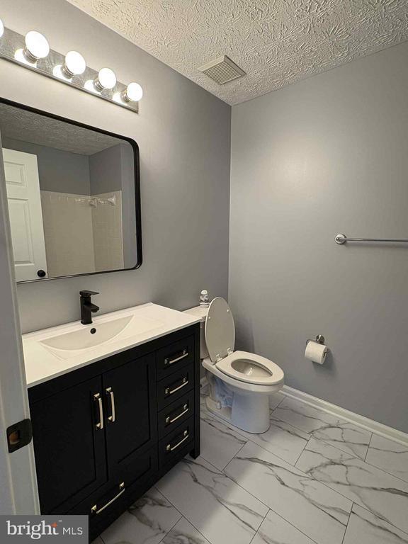 Building Photo - 701 Orchard Overlook