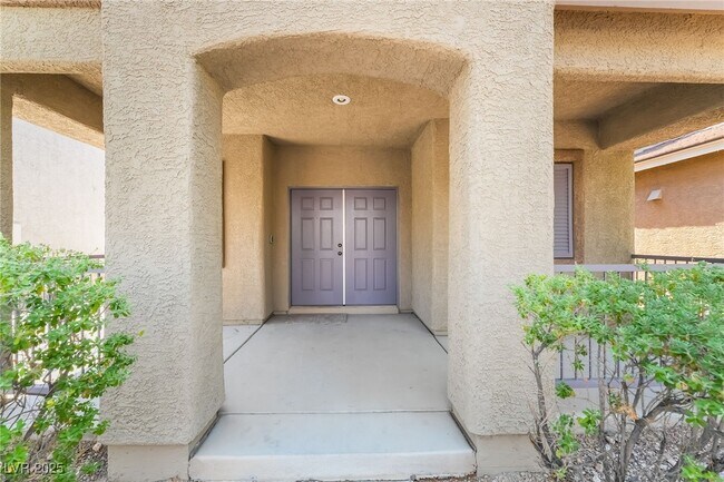 Building Photo - 9175 Sunken Meadow Ave