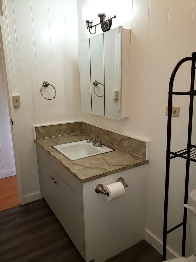 Building Photo - L750ach (REOM)