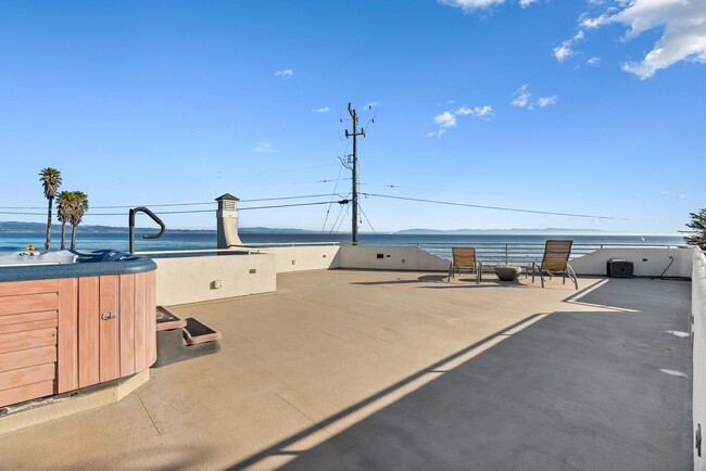 Building Photo - Stunning Home | Coastal Living | Ocean Views