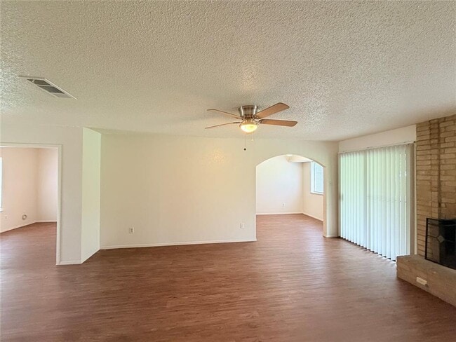 Building Photo - 10904 Meadgreen Ct