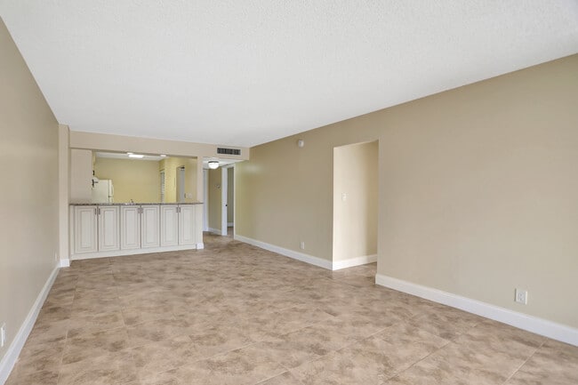 Building Photo - 3 Royal Palm Way