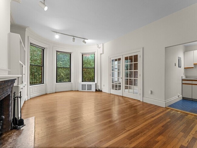 Building Photo - 473 Beacon St