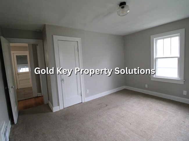 Building Photo - Attractive 2 BR 1 BA House with 2-Car Garage and Covered Porch (NO SECTION 8)