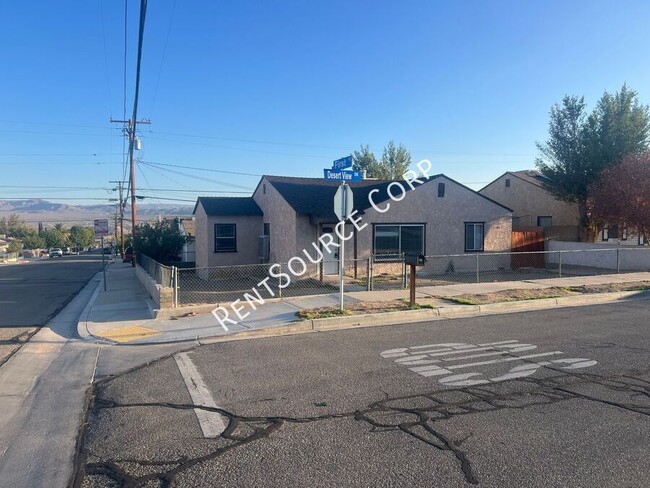Building Photo - 101 E Desert View Dr