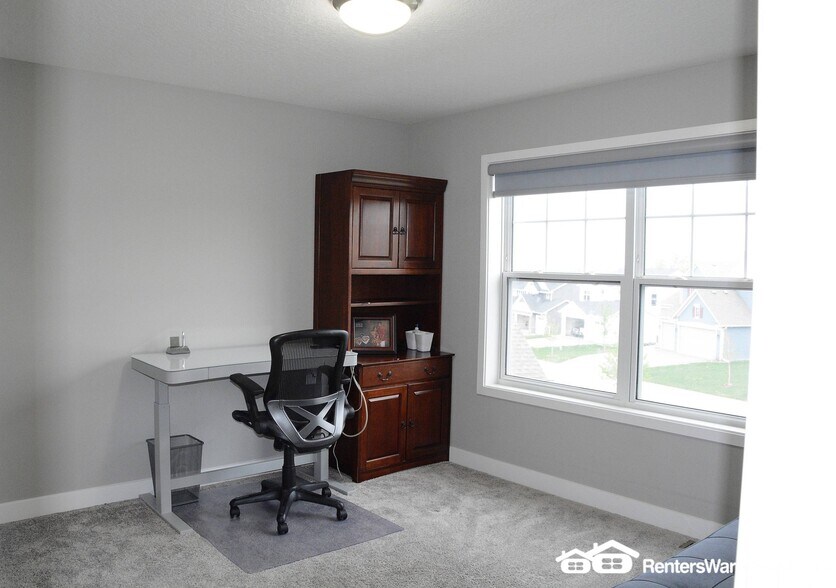 Building Photo - 1226 Maple Ln