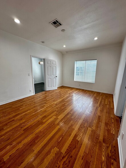 Building Photo - 227 N Adams St