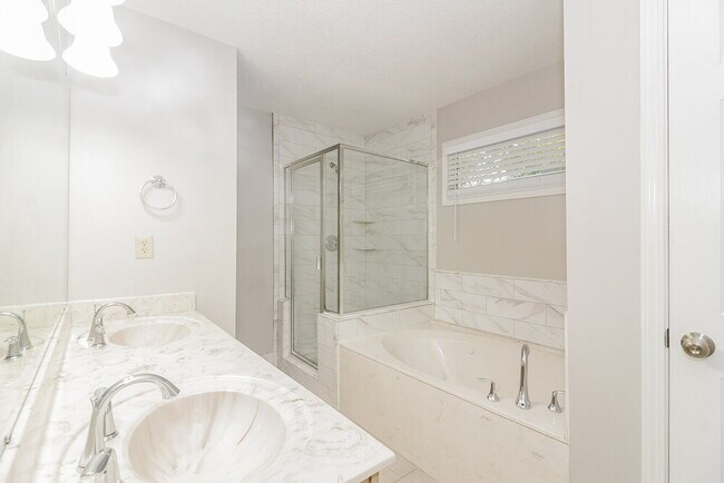 Building Photo - 1502 Appling Wood Cove S