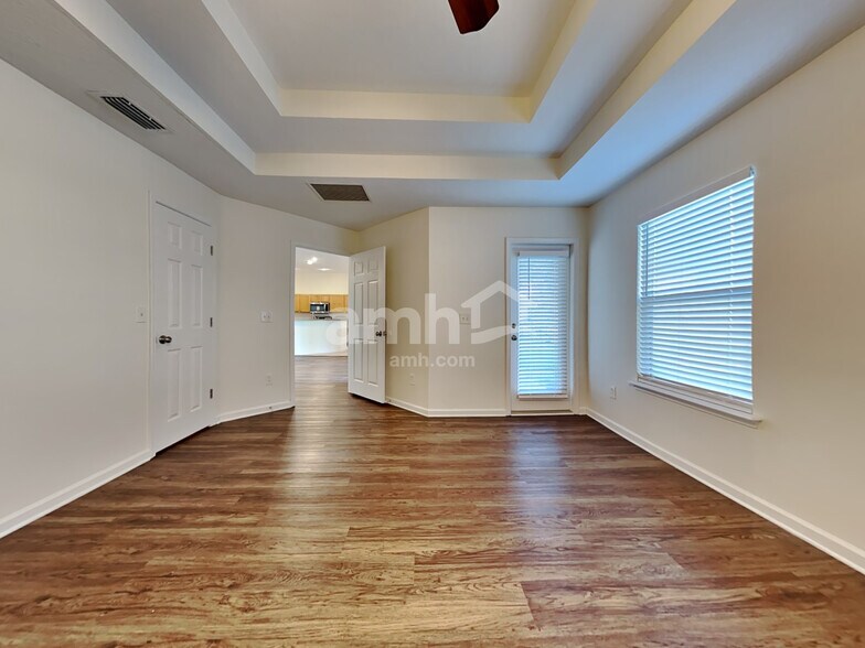 Building Photo - 14136 Fish Eagle Dr E