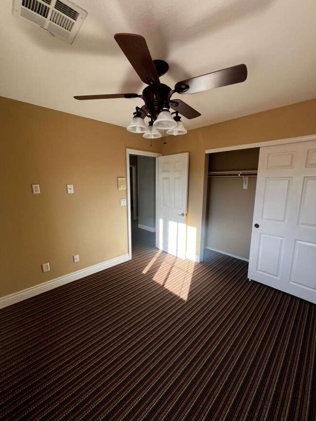 Building Photo - Must see 2 story 4 bed/3 bath home in the heart of SUMMERLIN