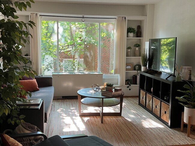 Building Photo - 4800 Chevy Chase Dr