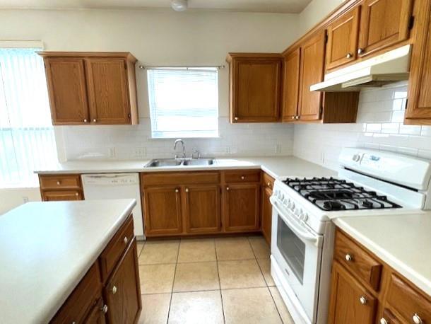 Building Photo - 15515 Cadoz Dr