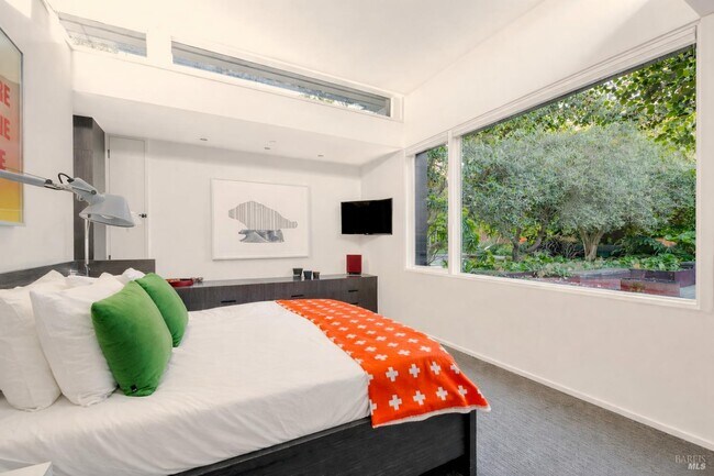 Building Photo - 162 Throckmorton Ave