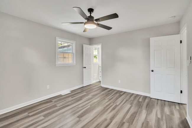 Building Photo - 120 Abbotsford Dr