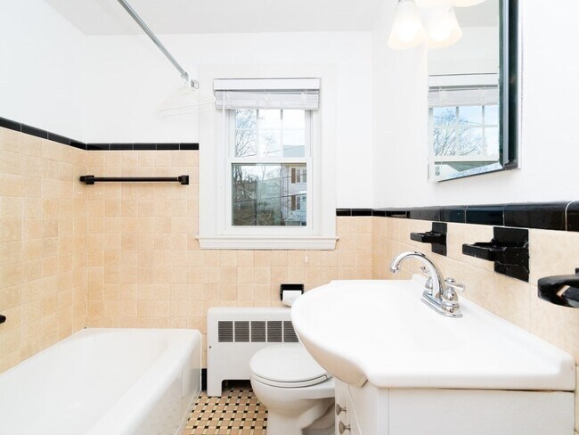 Building Photo - 7 Mangano Ct