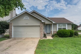Building Photo - 16944 Hickory Crest Dr