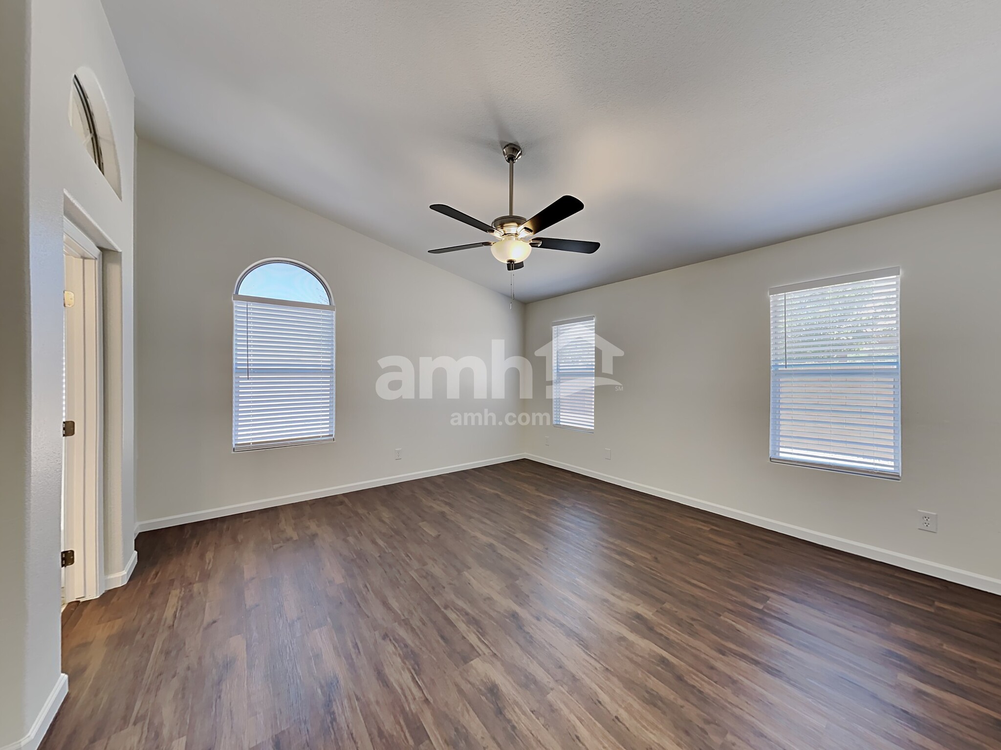 Building Photo - 2623 N 125th Dr