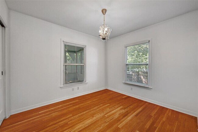 Building Photo - 1203 W 40th St